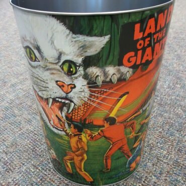 Just like the art work of the classic lunch box, 
A repro of the lunchbox is also available here at fabgearusa.com