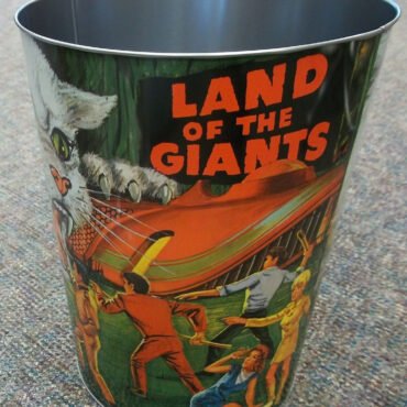 Just like the art work of the classic lunch box, 
A repro of the lunchbox is also available here at fabgearusa.com