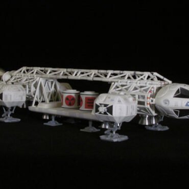 Eagle with Cargo Pod - 22" kit - Space: 1999 from MPC/Round 2