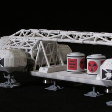 Eagle with Cargo Pod - 22" kit - Space: 1999 from MPC/Round 2