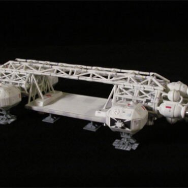 Eagle with Cargo Pod - 22" kit - Space: 1999 from MPC/Round 2