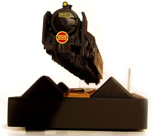 GALAXY EXPRESS 999 TV Version Floating Train Display - Image 4
